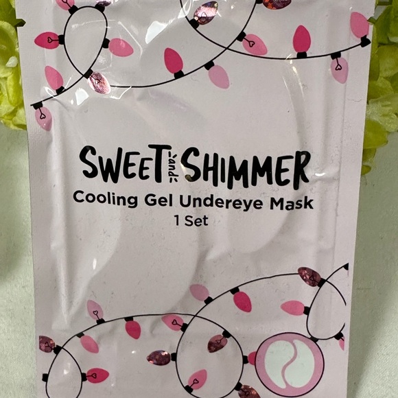 Sweet and Shimmer Lotion. Eye & Foot Mask Set (X5) - Picture 5 of 5
